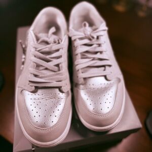 Nike air Jordan retro 1 lows  Silver Sneakers